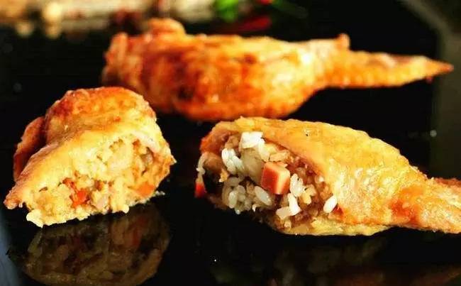 今天来分享一道鸡翅包饭的教程,如何制作正宗鸡翅包饭