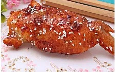 今天来分享一道鸡翅包饭的教程,如何制作正宗鸡翅包饭