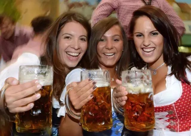 法国旅游带什么纪念品回来 (出国旅游必买的纪念品)