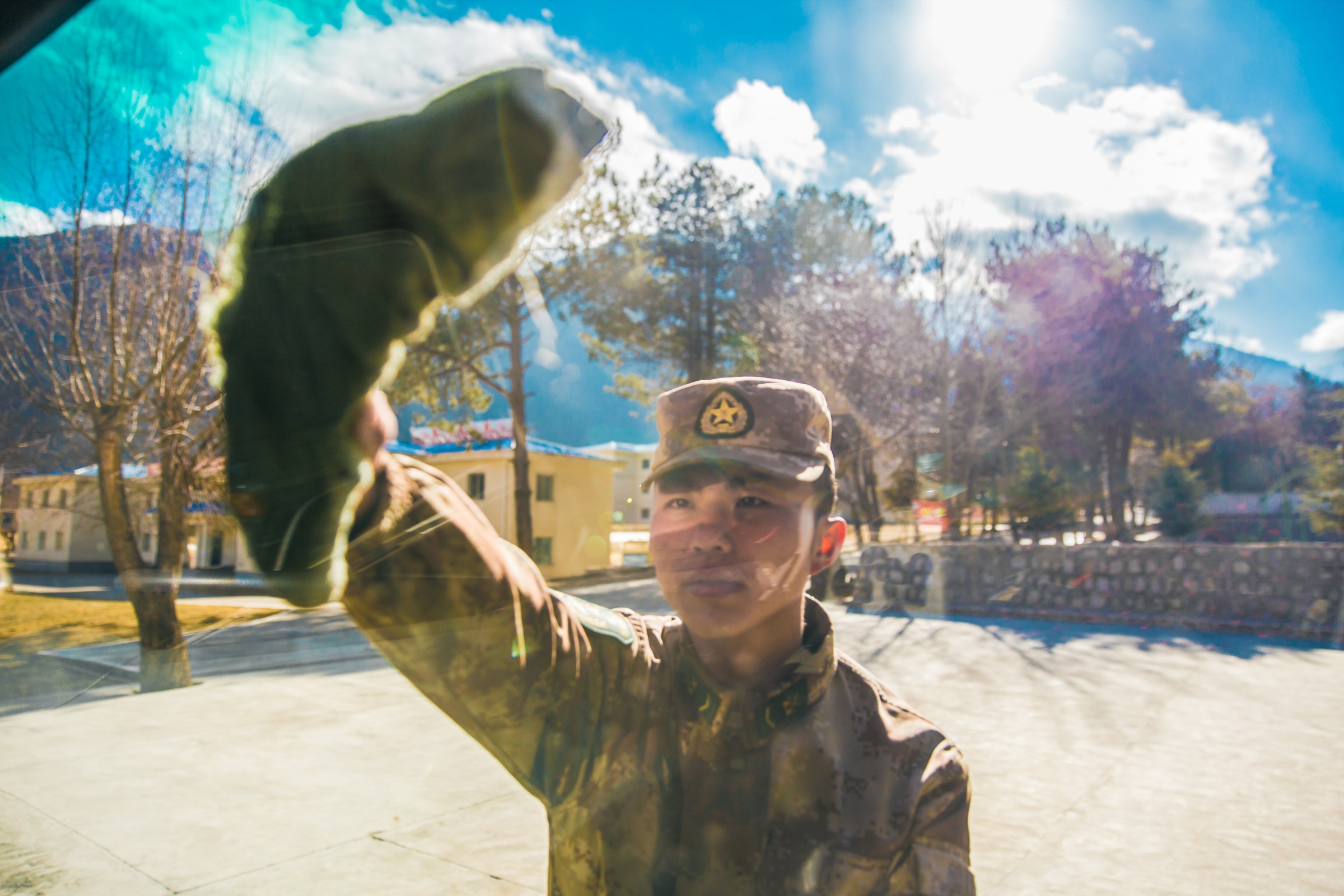 阿里边防军人感人完整视频,边防战士的感人事迹简短80字