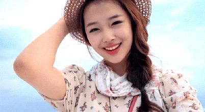 崔雪莉黑裙红唇,崔雪莉粉色蕾丝长裙