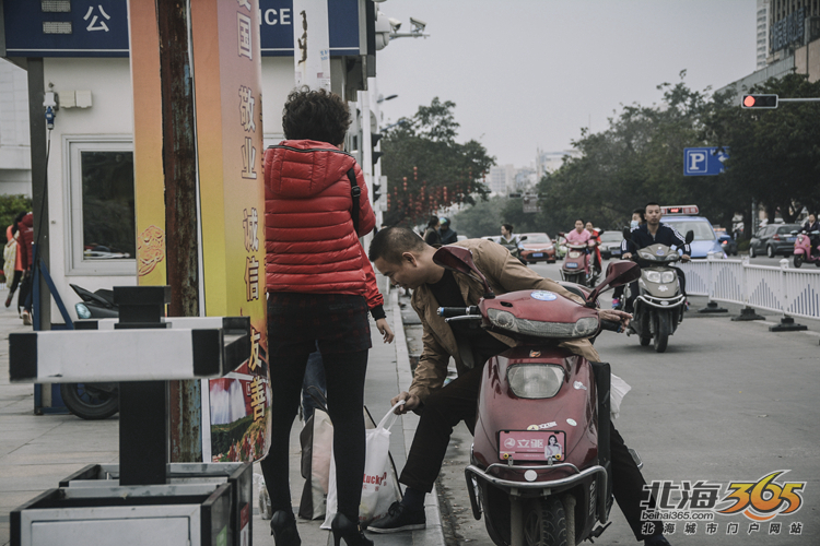 大年初七,北海火车站的离别人潮