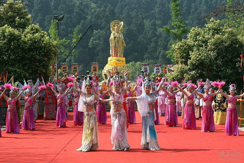 人间真正的观音菩萨身世之谜,观音菩萨真人来历