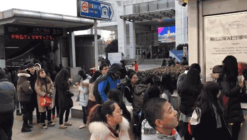 火爆京城的鲍师傅来上海啦！队伍排得比迪士尼还长长长！