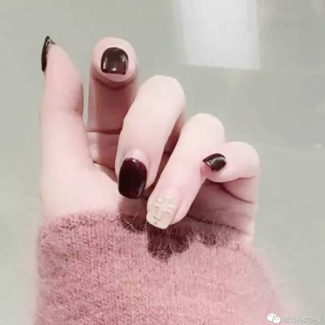 一不小心就让你怦然心动的：22款精致美甲