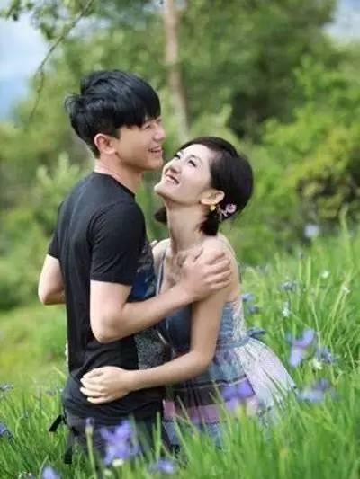 南充到云南拍婚纱照预计要多少钱,春天云南拍婚纱照的地方