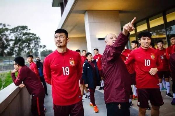 冠军数有望超越里皮成恒大第一，望离开时能多留足球财富