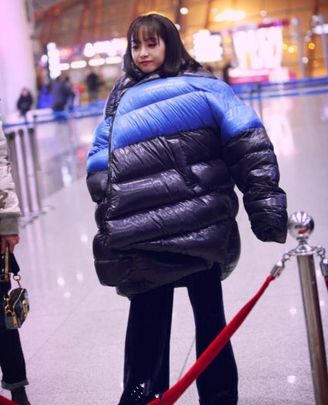 赵丽颖穿白色短款羽绒服,赵丽颖冬季穿羽绒服