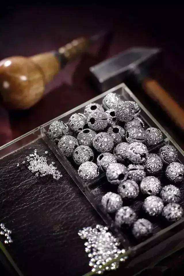 掉进盒子里的东西,掉进海绵宝宝的洞里