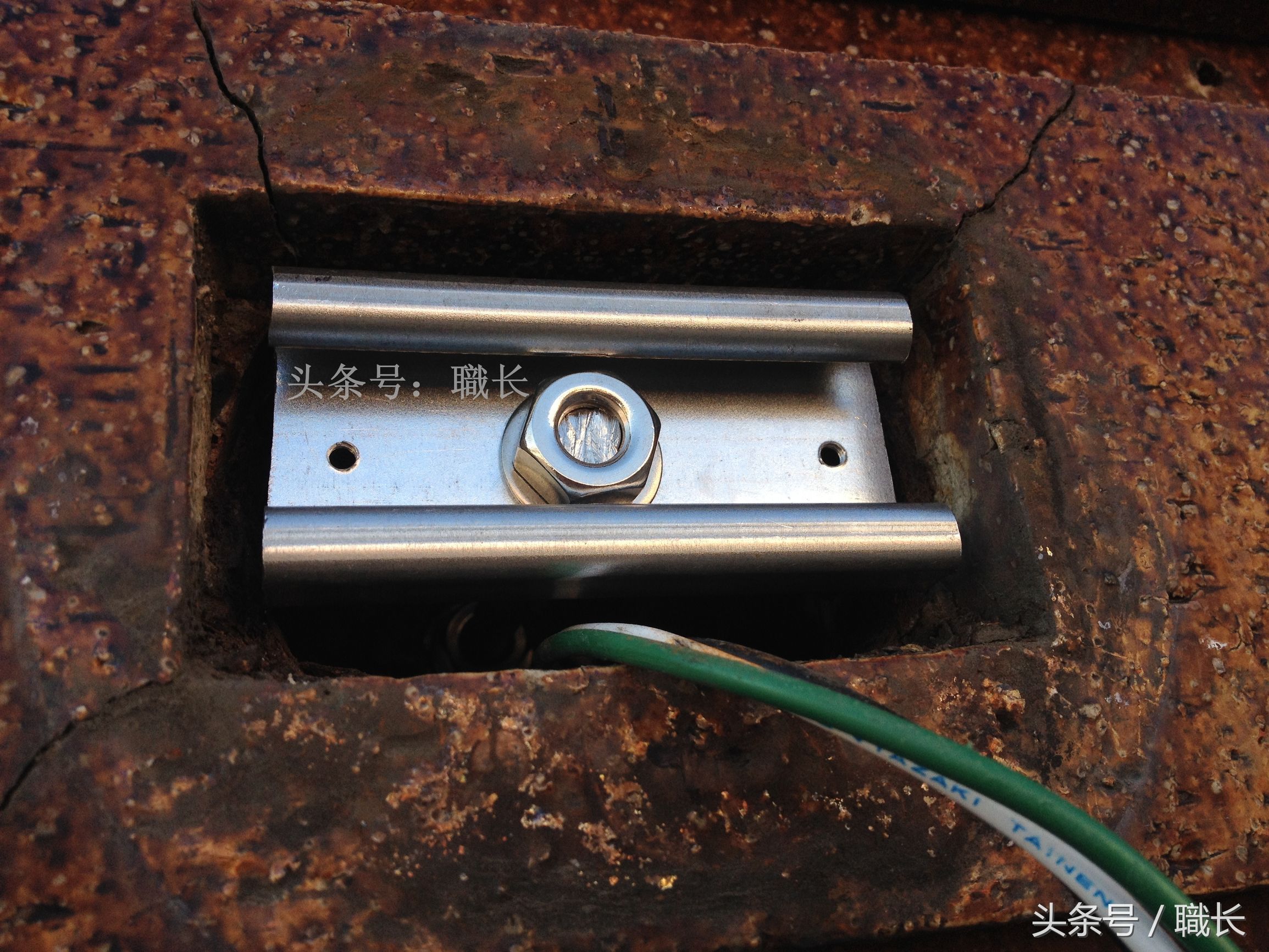 电工更换灯泡注意事项,电工暗线顶盒子坏了怎么换