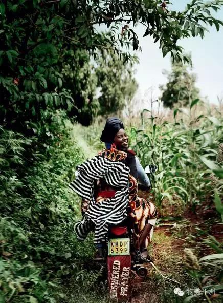 在《为奴十二载》里,来自非洲的她把这个角色演绎的淋漓尽致