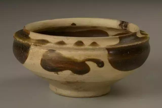 反拙为美：唐代的素地彩