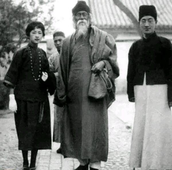 25张好莱坞名人青涩照,明星希拉里惊艳的照片