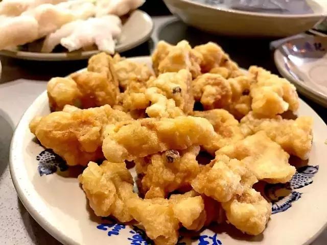 干倒了卖龙虾的，又抢了酒吧生意！这家店到底有什么魔力？