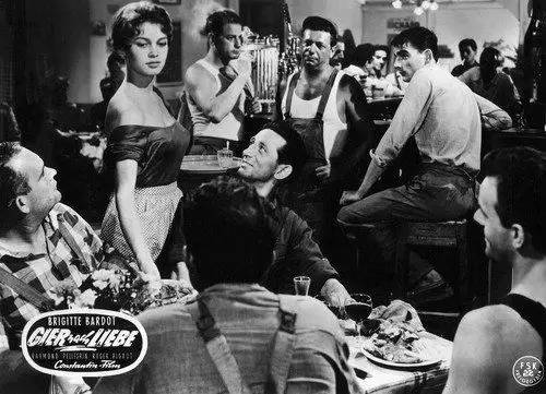 法国公鸡与法国鳄鱼哪个档次高,法国公鸡属于哪种档次