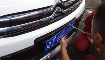 车牌只安两个螺丝扣分吗,车牌只能上两个螺丝帽怎么处罚