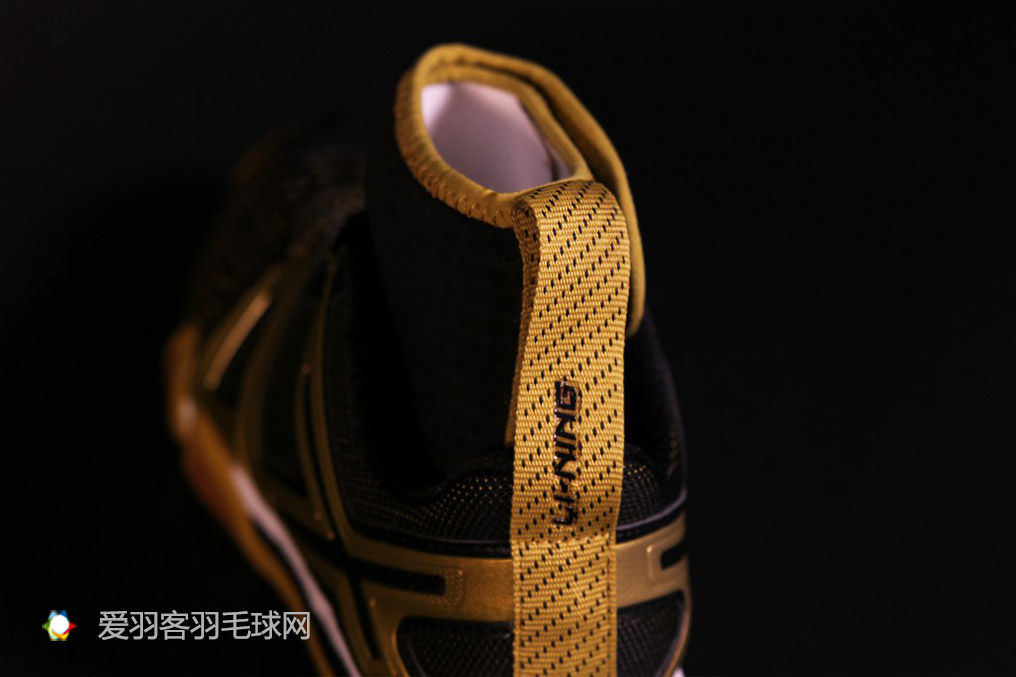 李宁羽毛球鞋贴地飞行,李宁贴地飞行羽毛球鞋se评测