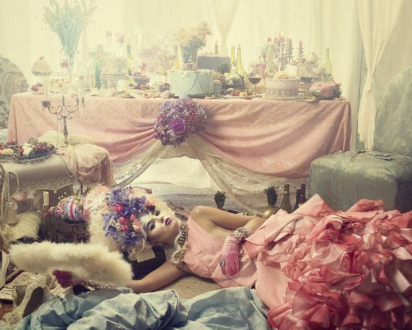 三个一无所有的女人，用以物换物和手工制作的方式再造绝代艳后！