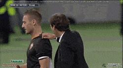 足球搞笑过人动图,爆笑足球笑死人的时刻