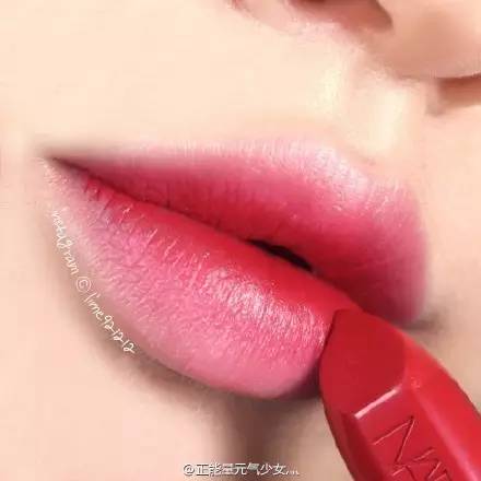 情人节送女人香水还是口红,情人节送口红代表什么意思