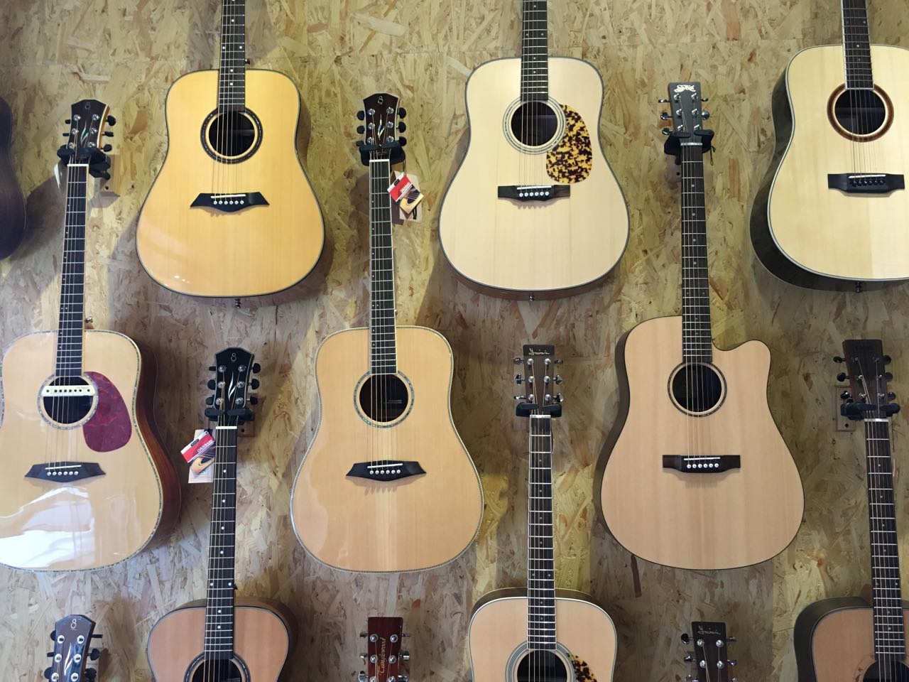 初学者第一把吉他如何挑选,文艺青年选什么专业