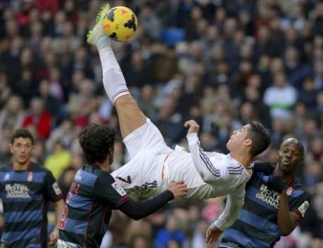 实况2018精彩进球托雷斯倒钩,托雷斯中场倒钩进球