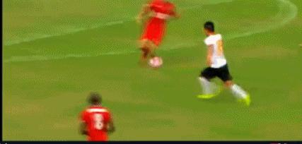 踢球碎屏吓人视频,足球断腿集锦