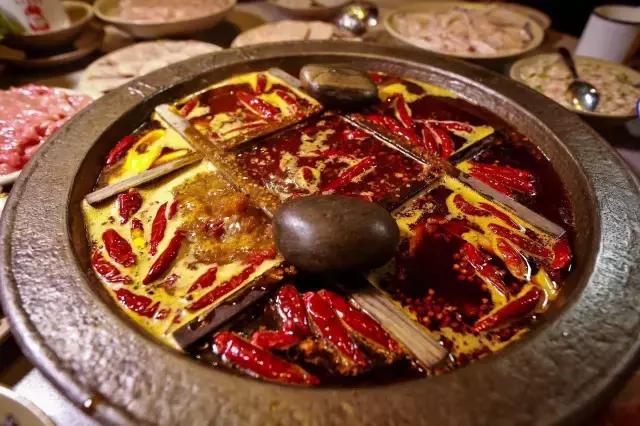 干倒了卖龙虾的，又抢了酒吧生意！这家店到底有什么魔力？