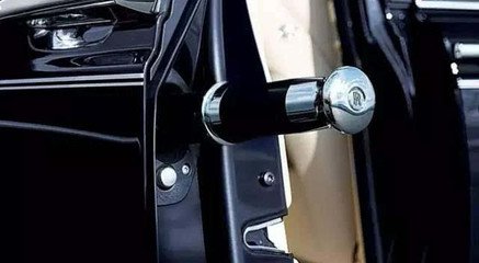 劳斯莱斯的一把雨伞能选装100万吗,劳斯莱斯车内为何有一把雨伞