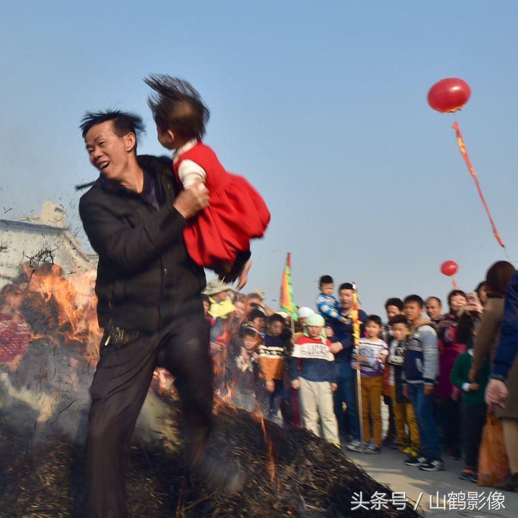 普宁老方村迎神跳火堆,普宁民俗跳火马