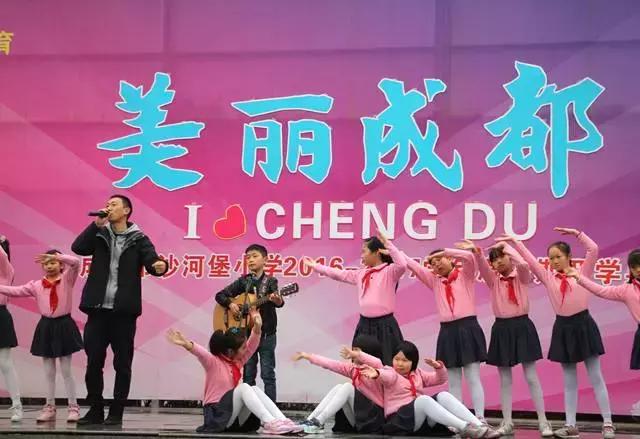 成都喝盖碗茶看川剧变脸图片,四川川剧变脸走进校园