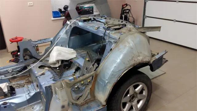 无敌了！穷小伙打烂标致406，改装成法拉利，*博兰**基尼