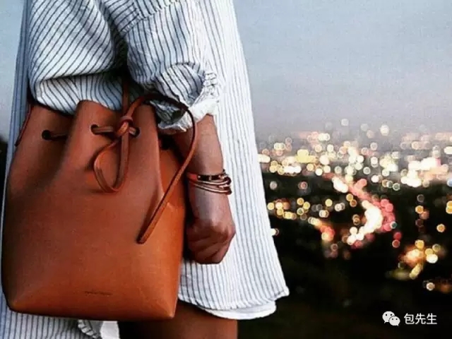 波士顿包与枕头包哪个百搭,波士顿真皮质感水桶包
