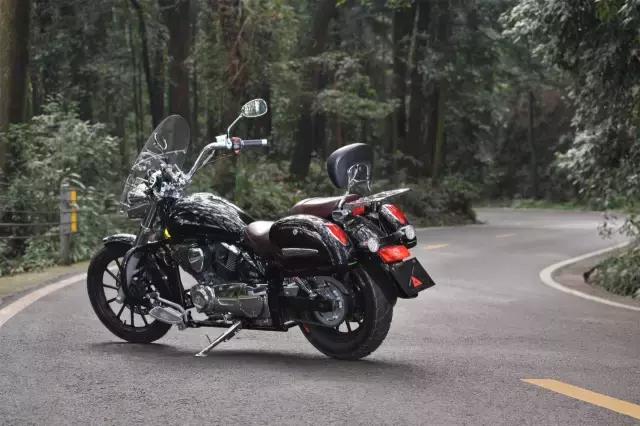 国产巡航摩托车600cc,国产美式v缸太子力帆v16