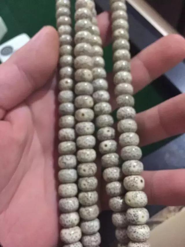 你这么丑就别戴南红了！