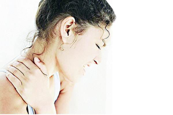 躺酒瓶治疗颈椎病是真的吗,颈椎病用酒瓶枕头能治好吗