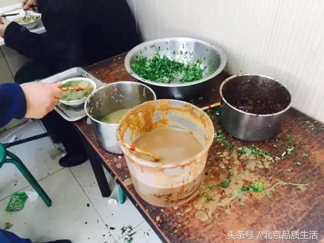 一天1万个都不够,这个北京爷们用40年创造了麻酱烧饼的传奇!