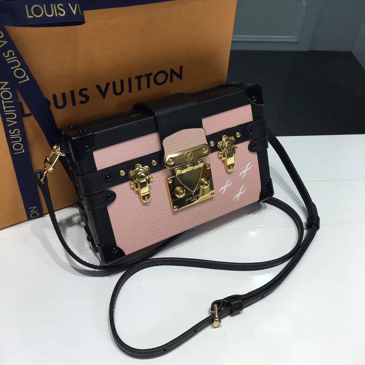 lv这款包多少钱,lv这款包的二手行情