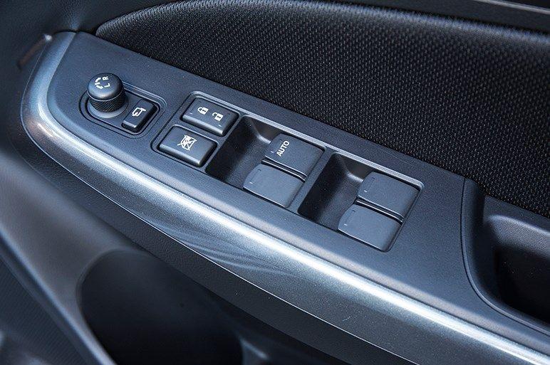 铃木雨燕2024款沉浸式体验,铃木雨燕1.5装机械增压