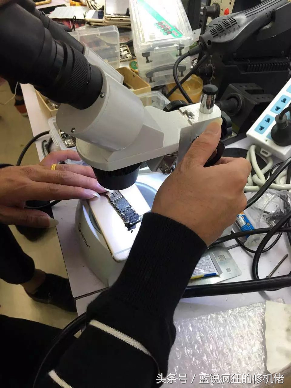 苹果13手机死机屏幕动不了,苹果手机死机强制关机报警