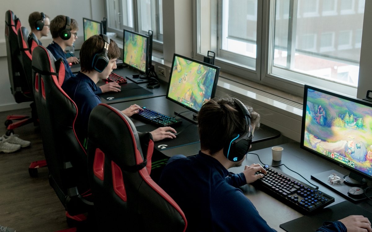 沙尔克04欧冠附加赛,沙尔克04对曼城视频直播