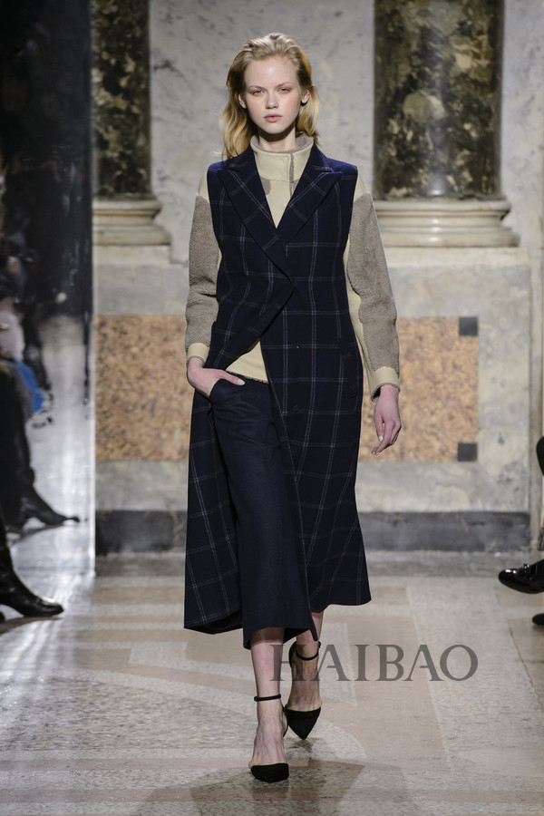 智慧女性心目中的最佳气质！MARYLING2017秋冬女装秀，海报网带你亲临2017秋冬米兰时装周