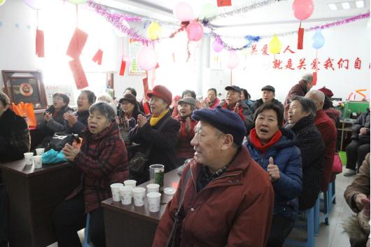 走进农村帮助老人,帮助迷路老人回家传递暖心正能量