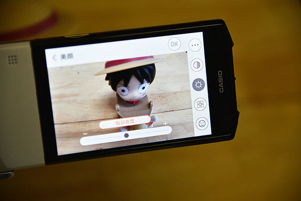 卡西欧自拍神器tr750怎么换电池,卡西欧tr750拍照效果