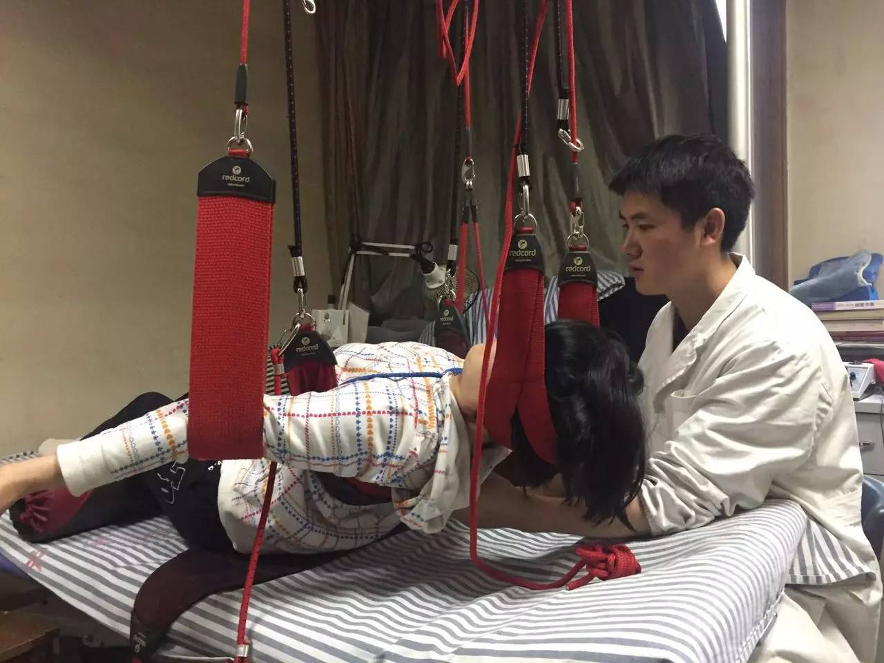 颈椎病、腰椎病,试试吊起来治病