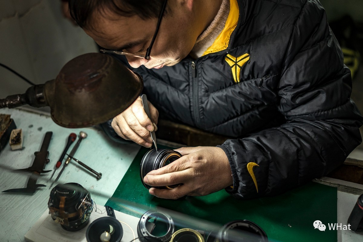 铜人像里藏着修相机的头牌师傅，33年的坚守积累千金不换的口碑