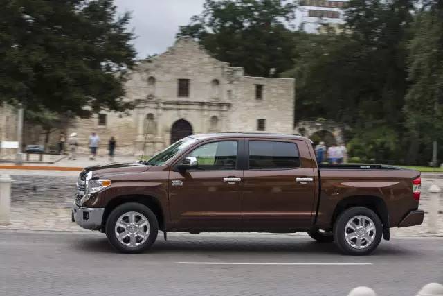 扔掉那些城市型SUV吧开这些车才能去撒野