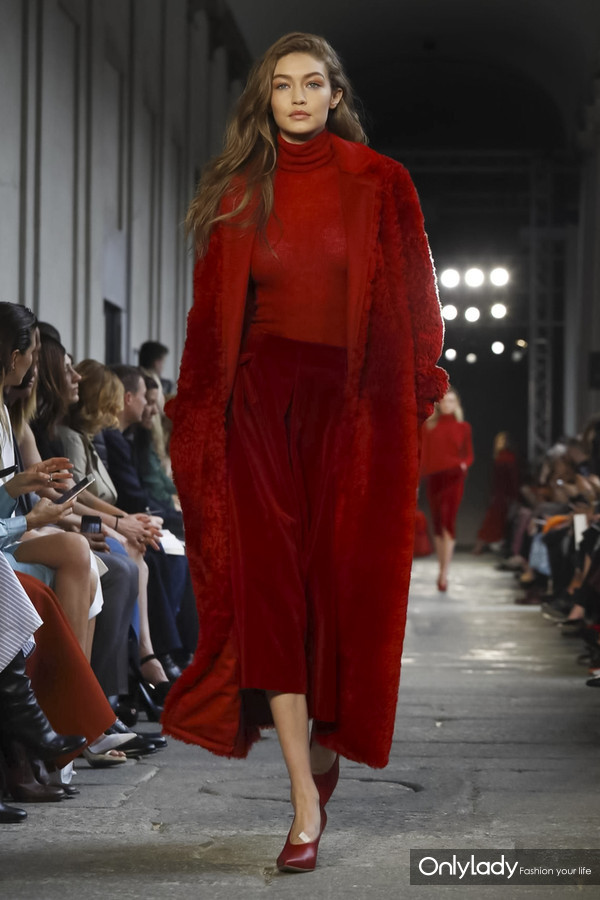 prada今夏最值得入手的包包,prada哪款包最值得入手