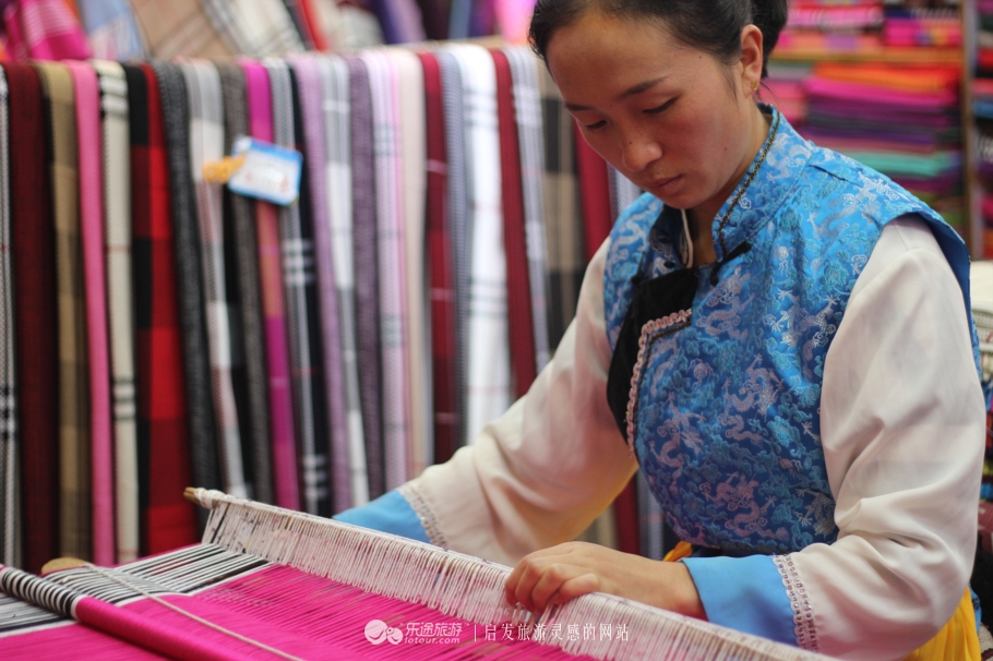 丽江古城的美丽夜景,丽江古城真的是个很美丽的地方