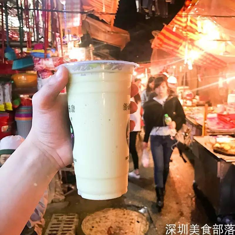 还在2月，已经有一大波人穿着毛衣排队吃冰了……